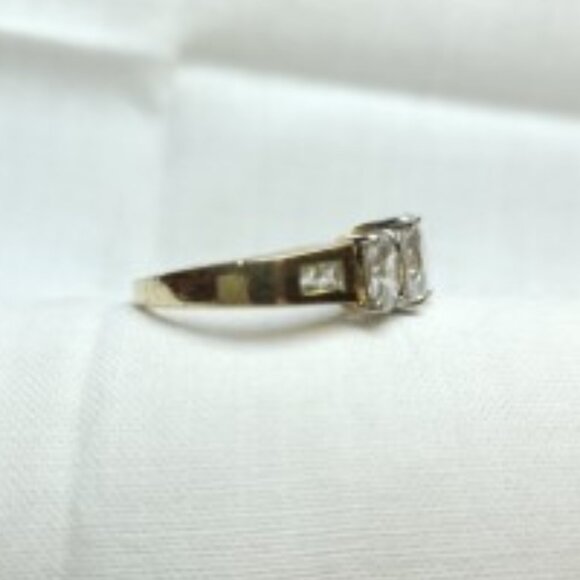 Three Stone Gold Tone Ring - Picture 5 of 7